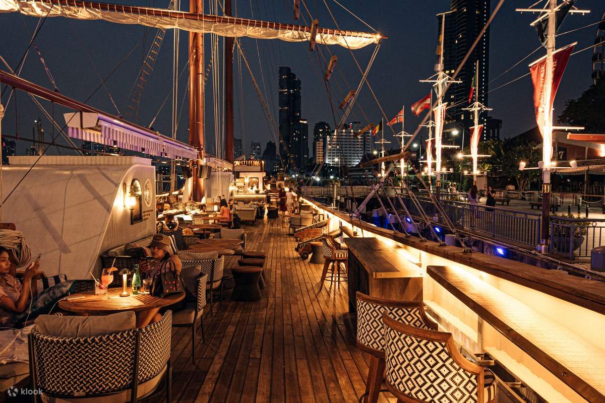 subject/scene: fine dining experience