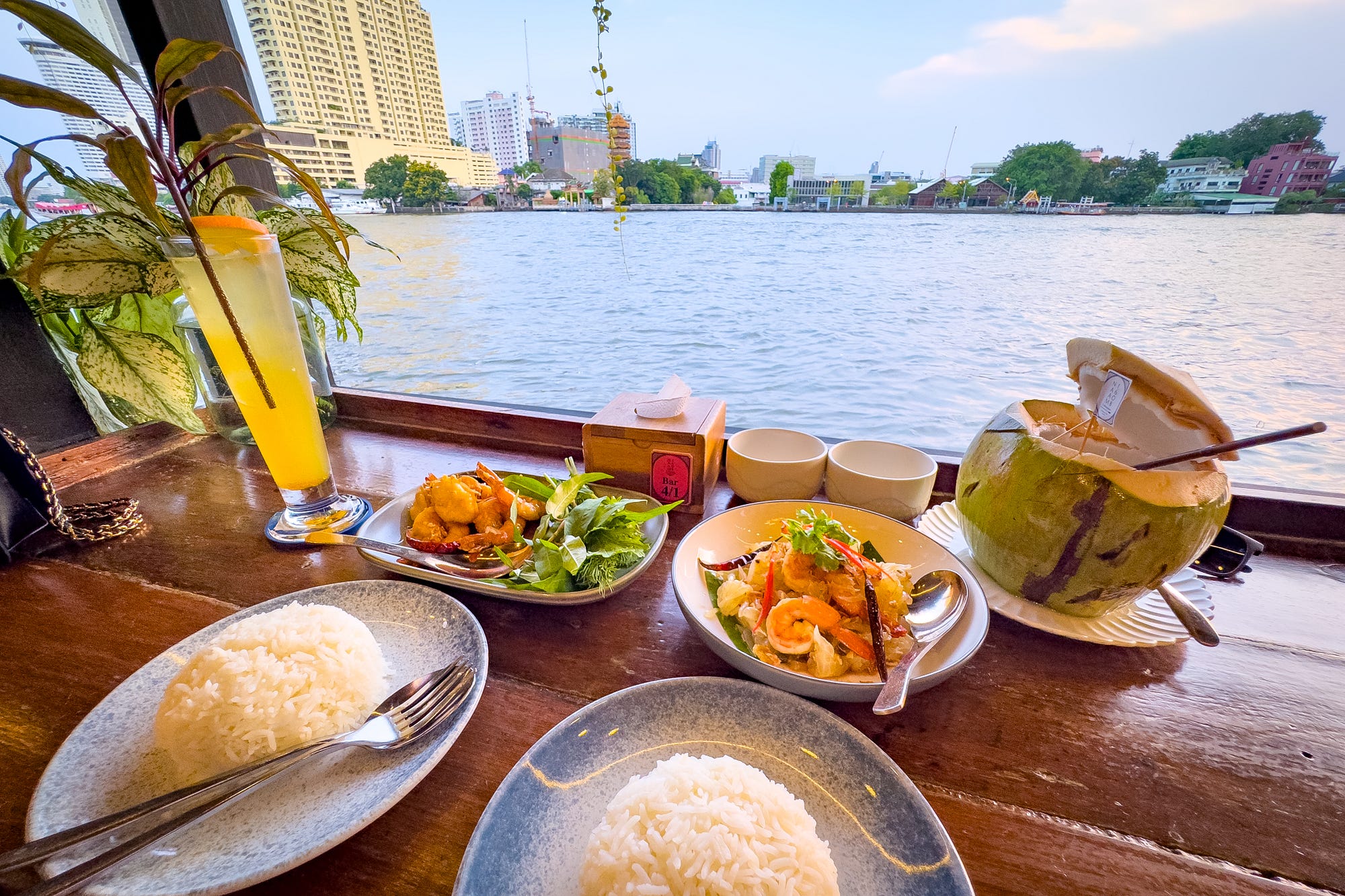 subject/scene: fine dining experience