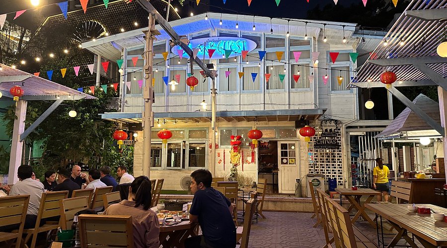 subject/scene: fine dining experience