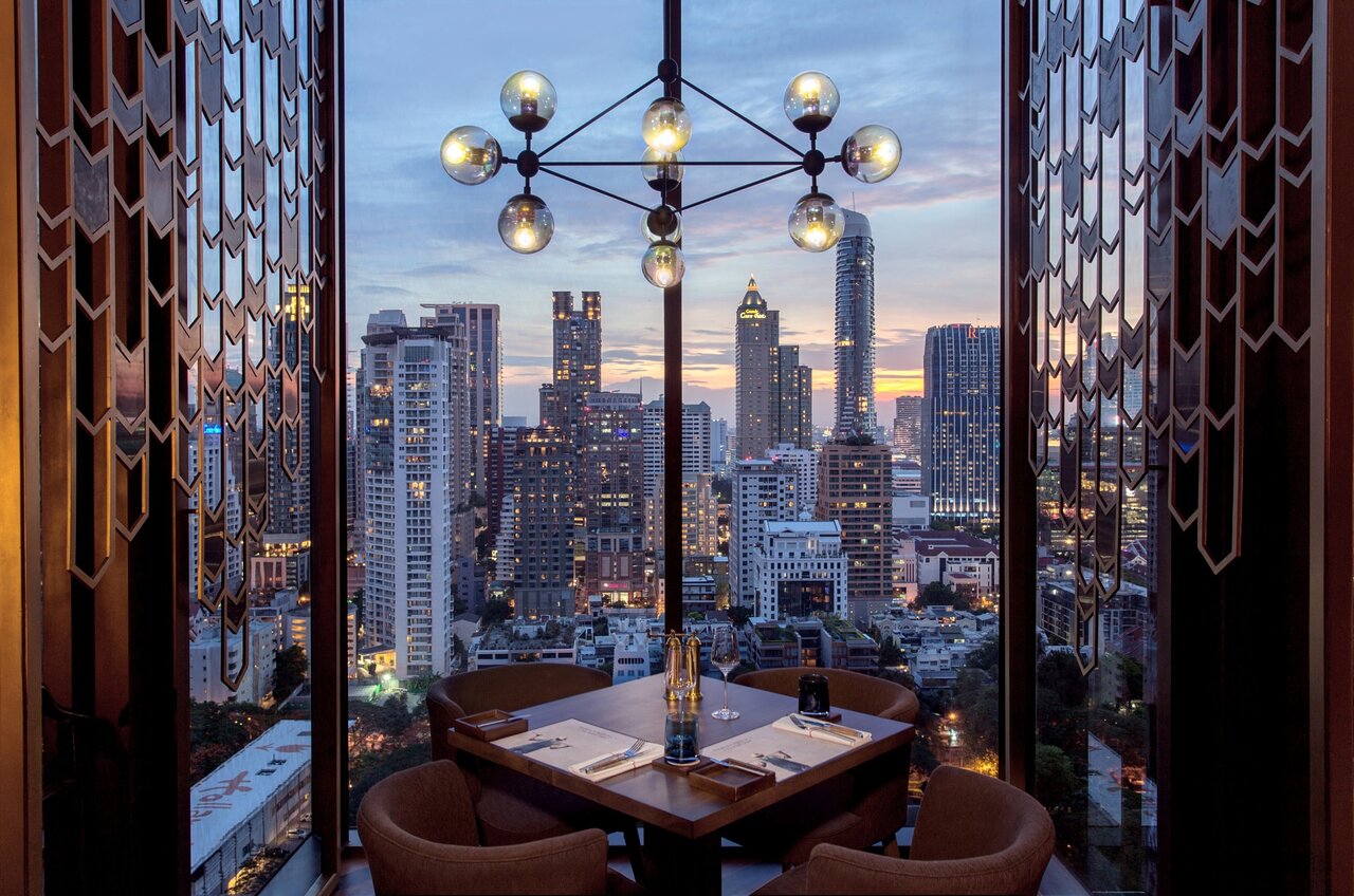 subject/scene: fine dining experience