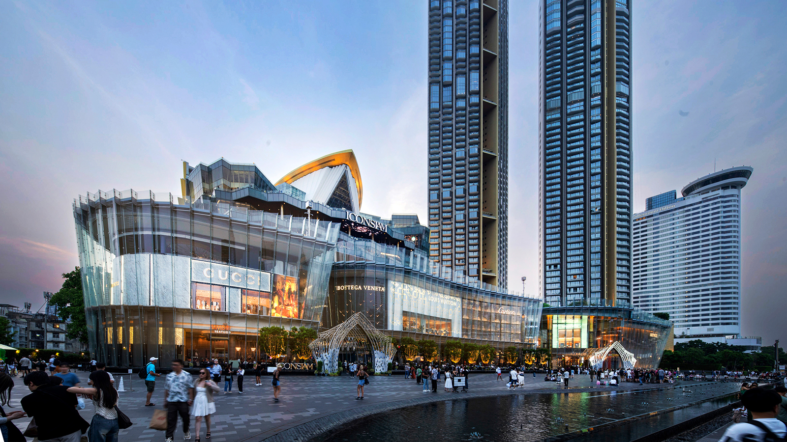 subject/scene: fine dining experience