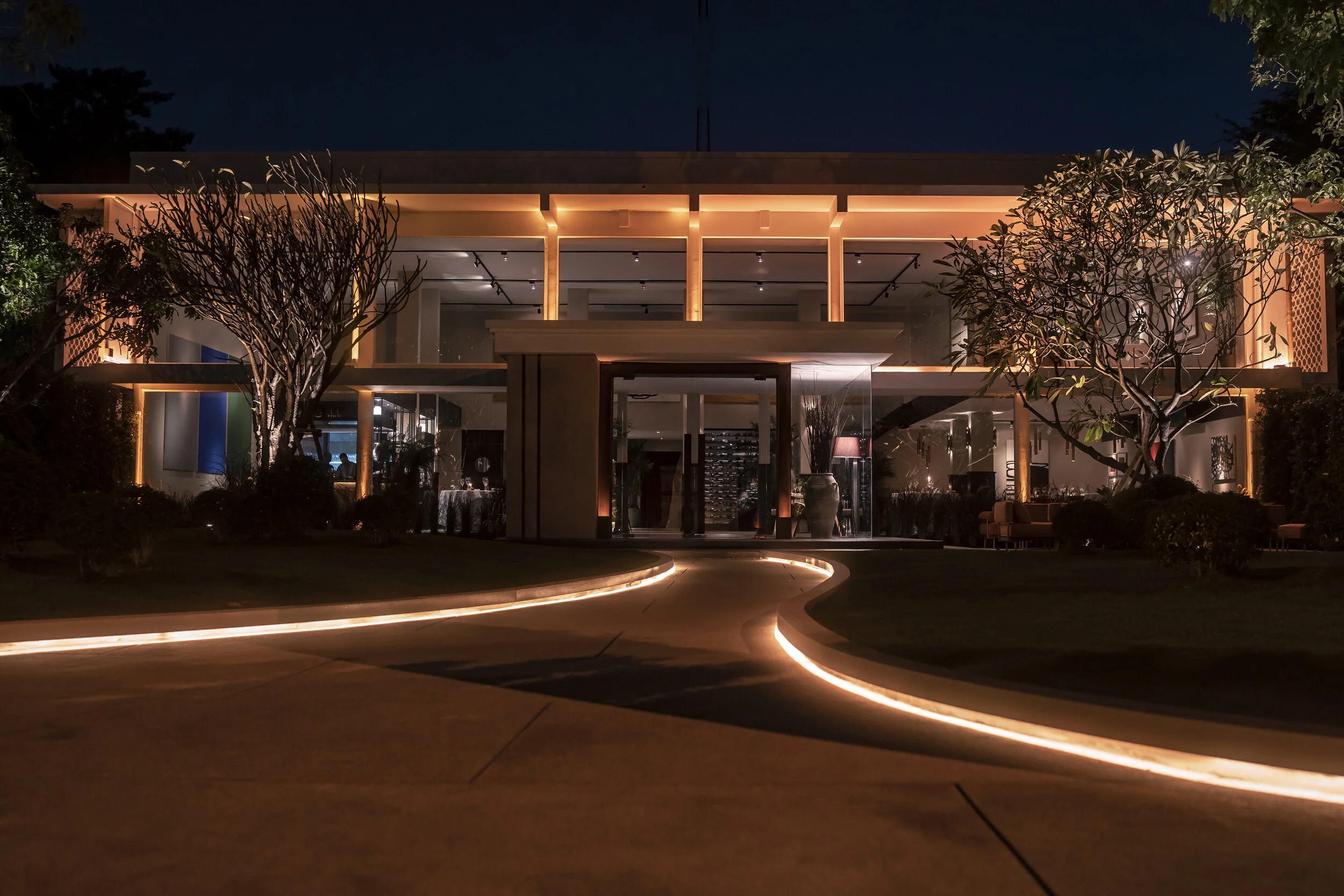 subject/scene: fine dining experience