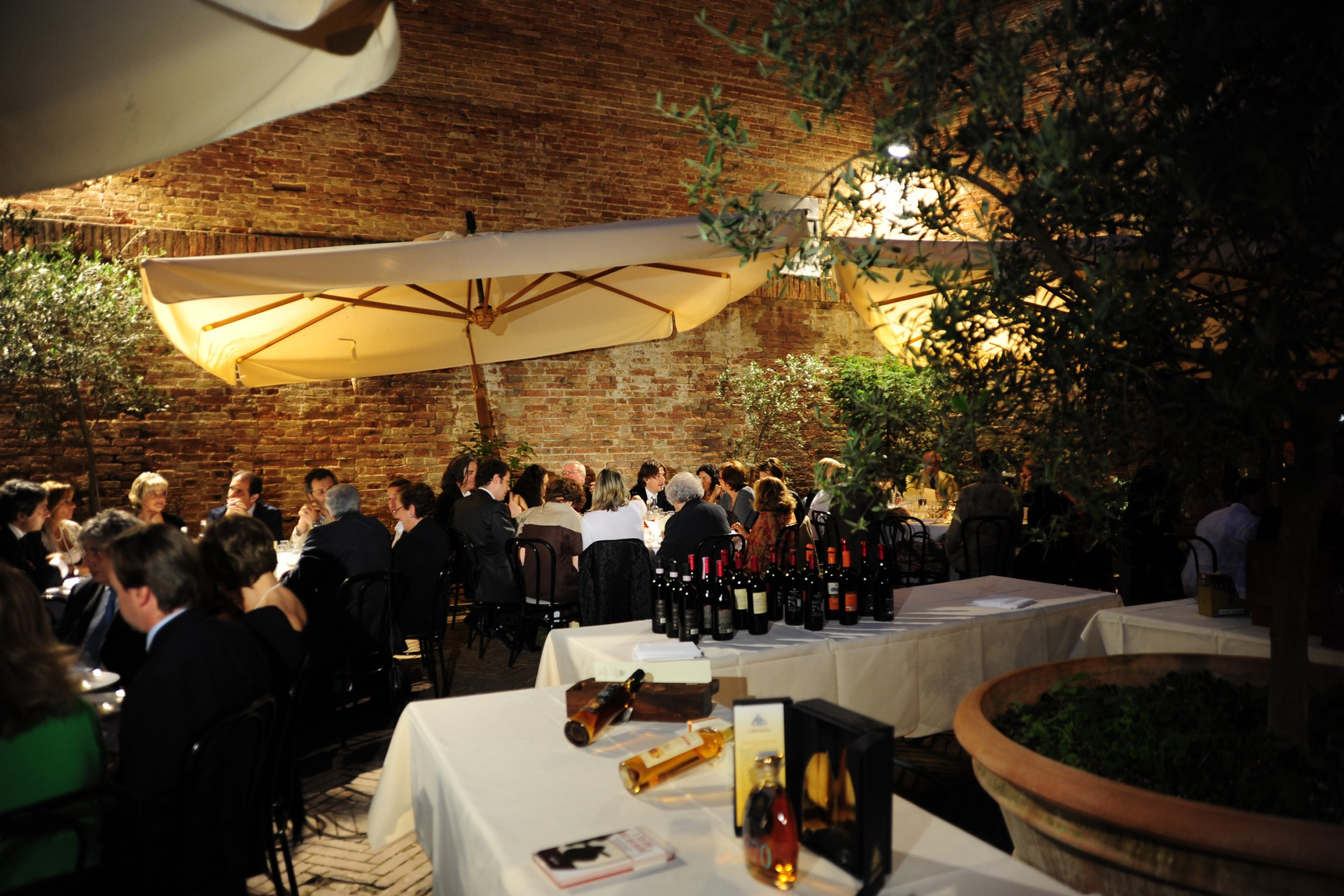 subject/scene: fine dining experience