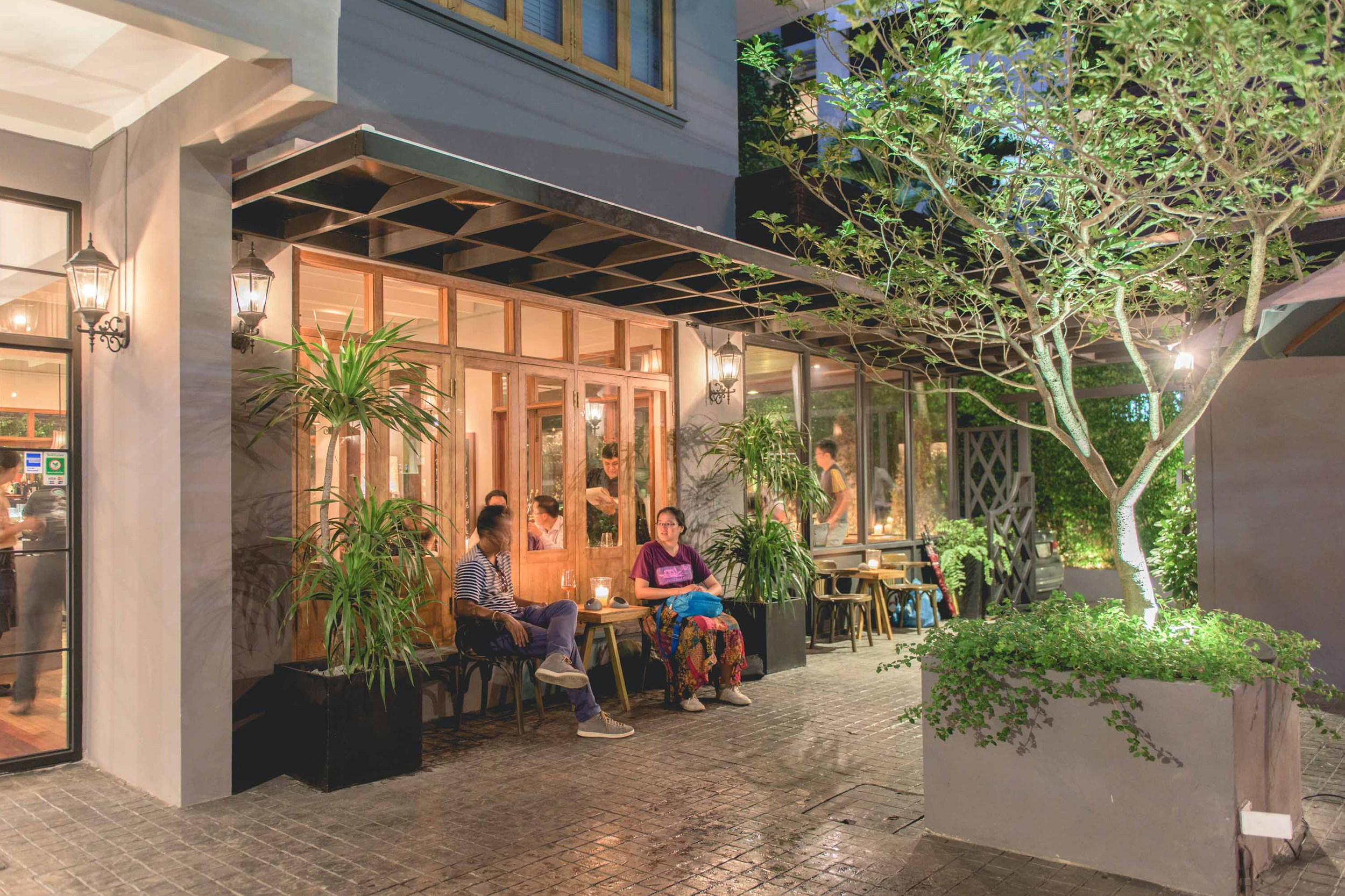 subject/scene: fine dining experience