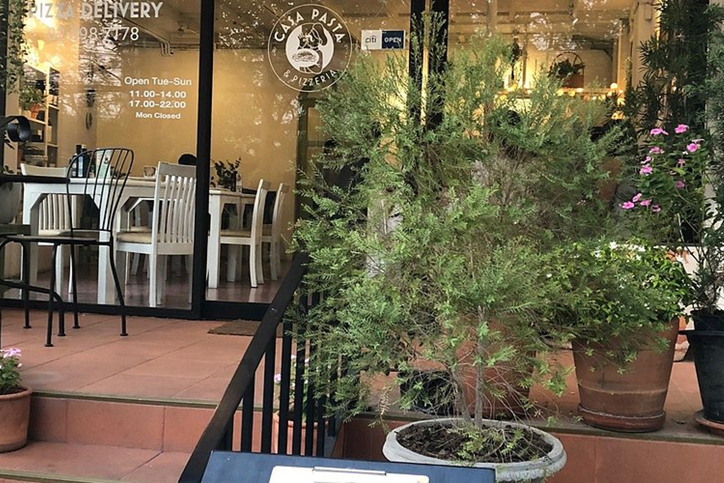 subject/scene: fine dining experience