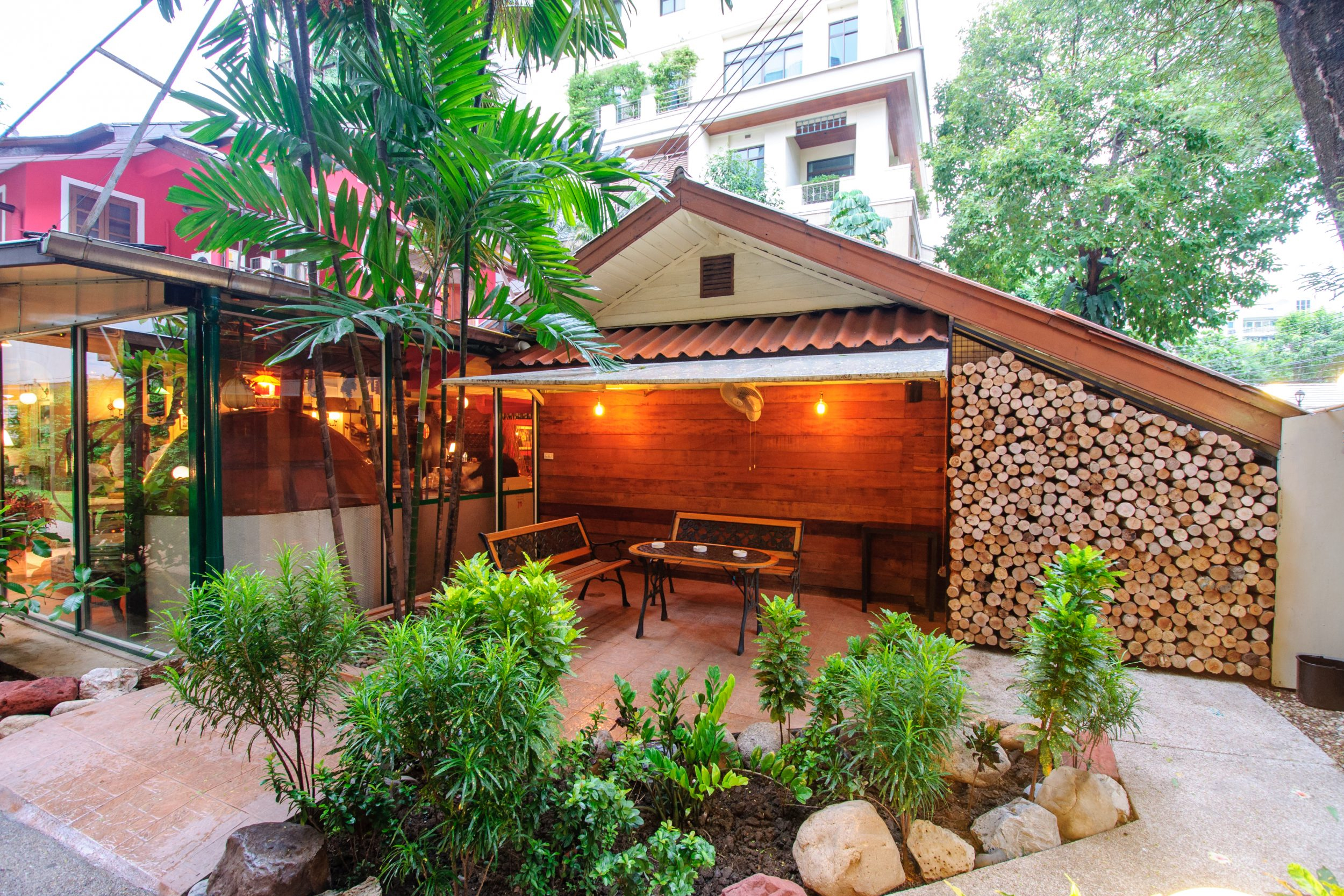 subject/scene: fine dining experience