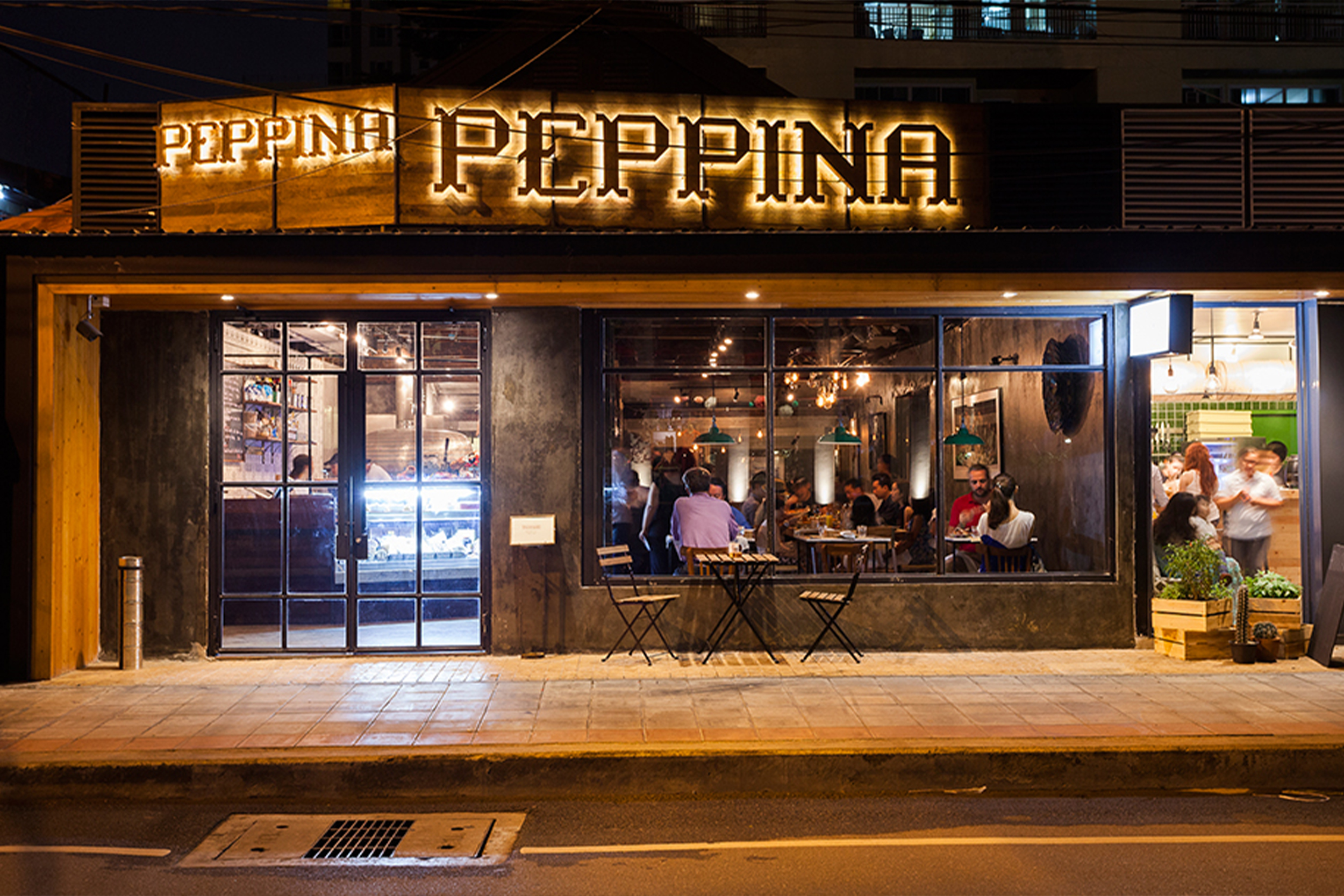 subject/scene: fine dining experience