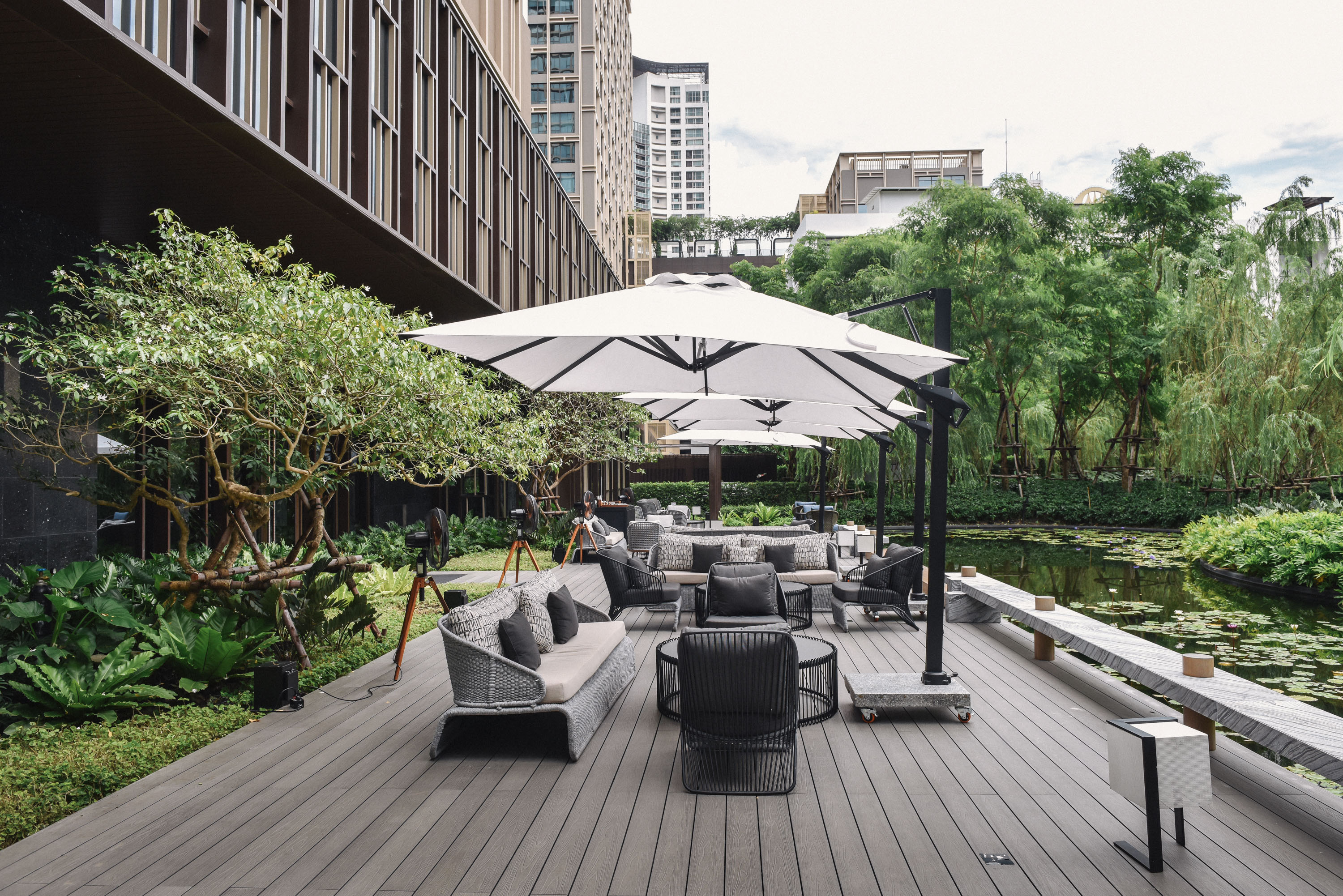 subject/scene: fine dining experience