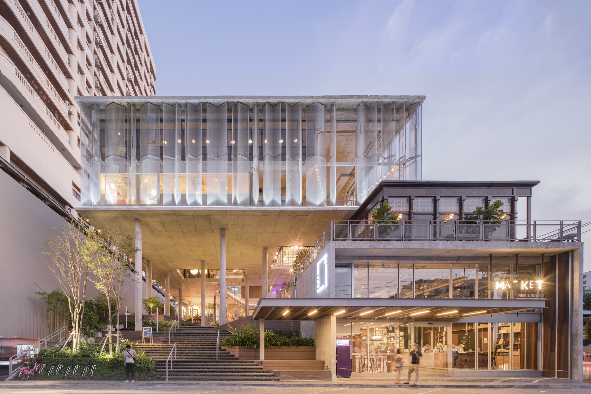 subject/scene: fine dining experience