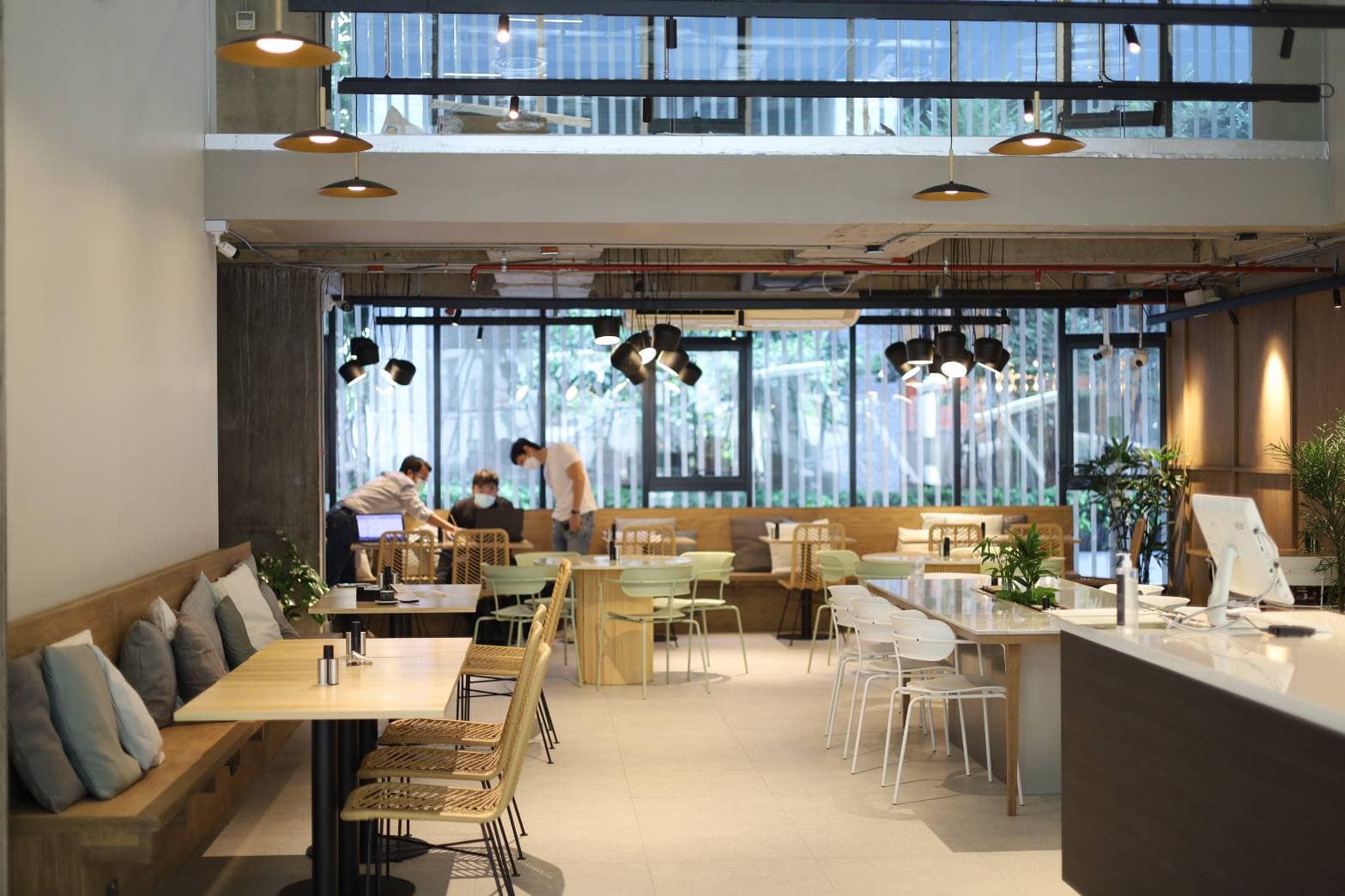 subject/scene: fine dining experience