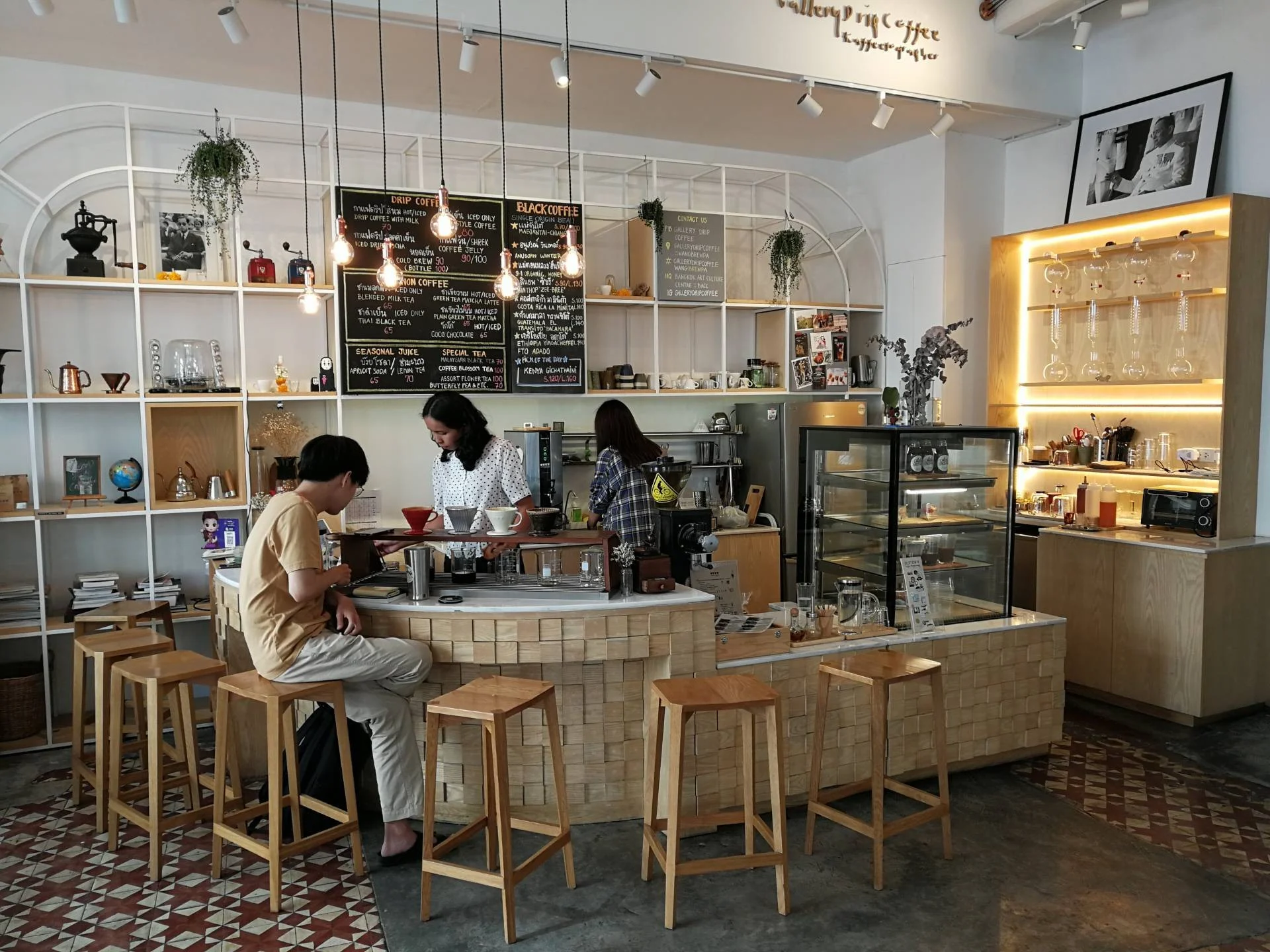 subject/scene: fine dining experience