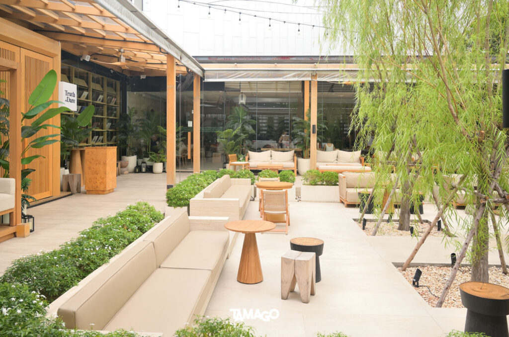 subject/scene: fine dining experience