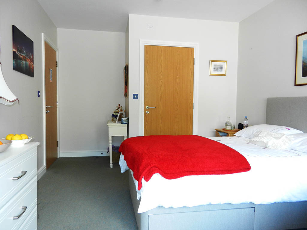 43 comfortably furnished bedrooms of variable sizes