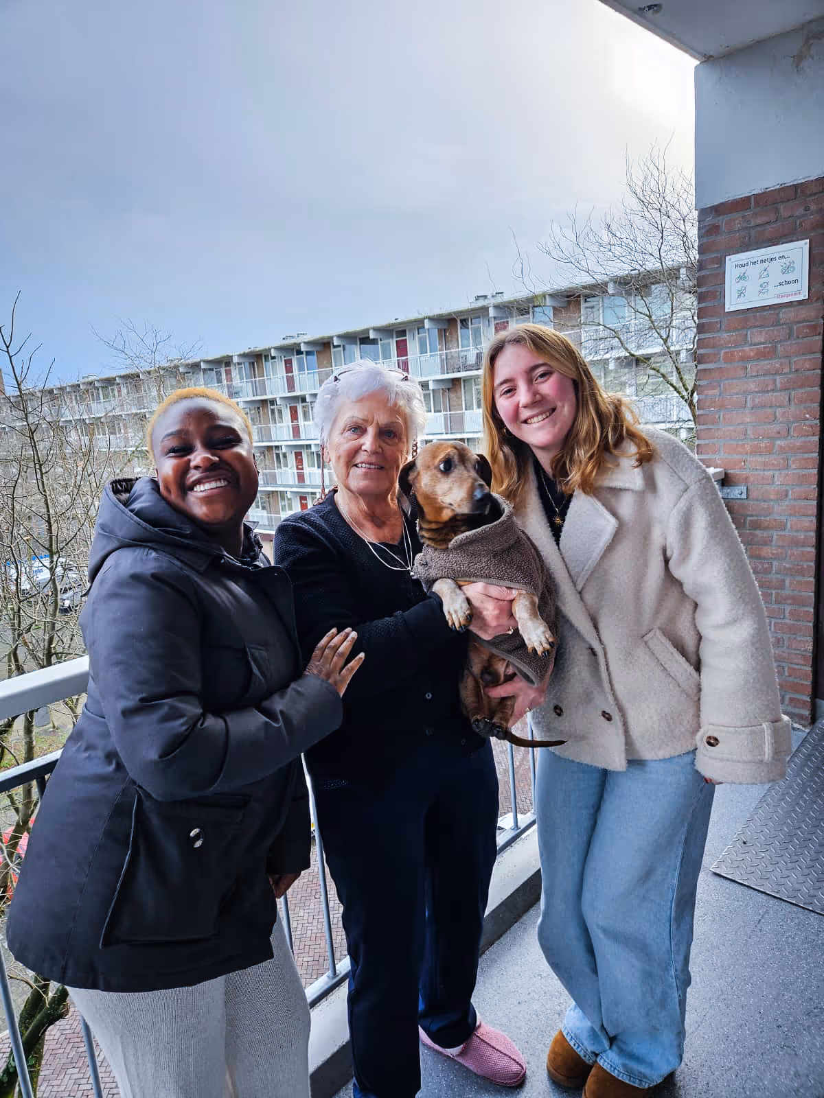 VoorUiters helpen buurtbewoner met dagelijkse bezigheden