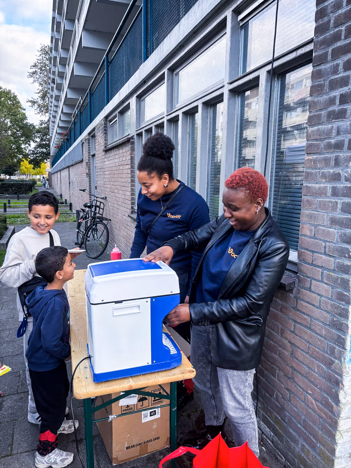 VoorUiter helpt buurtbewoner in Amsterdam