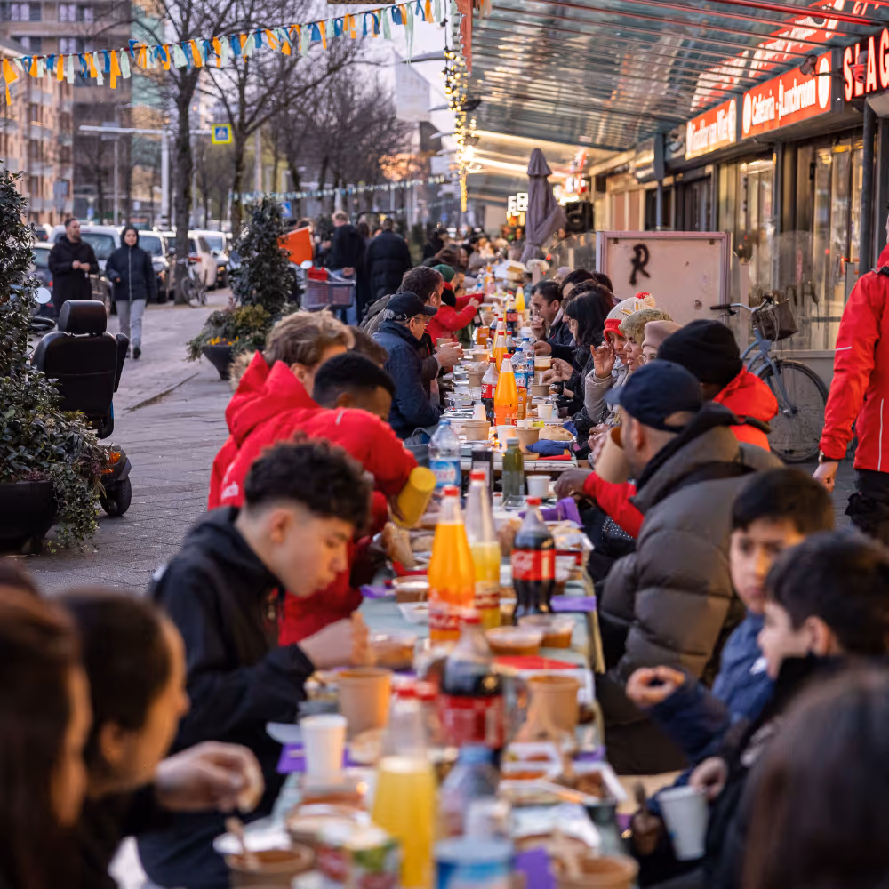 Team VoorUit bij wijkactiviteit in Amsterdam