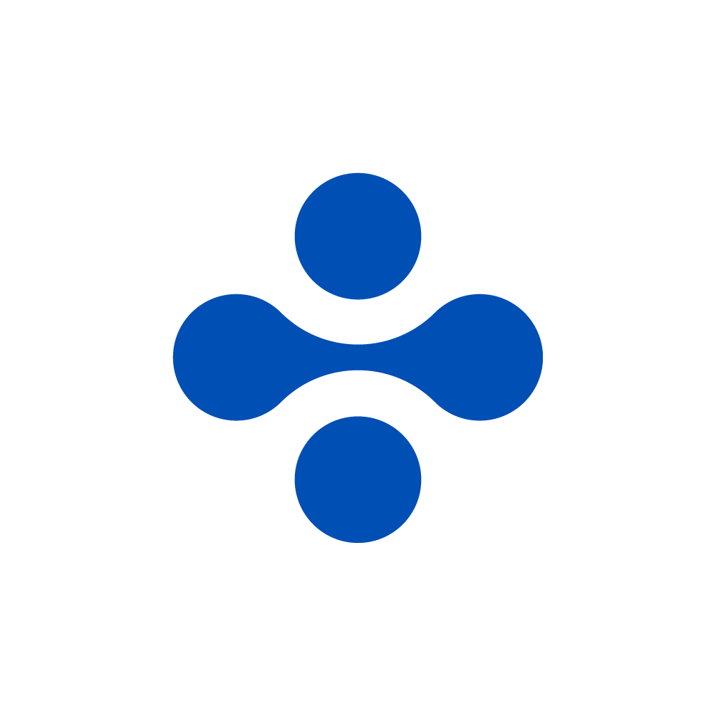 Blå abstrakt logo bestående av to horisontale sammenkoblede dråpeformer med en sirkel over og en sirkel under på hvit bakgrunn.