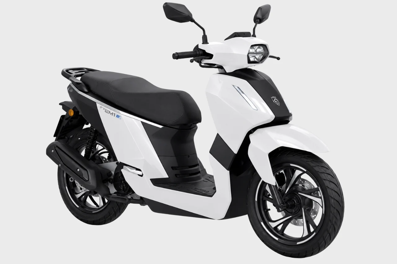 Peugeot Tweet 125 mieten auf Teneriffa