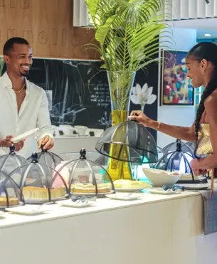 Présentation du buffet sucré de La Route des Épices à La Créole Beach Hôtel & Spa