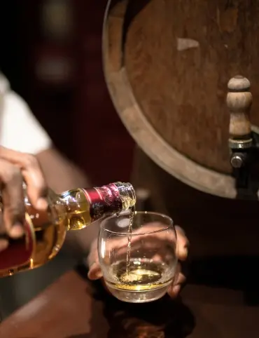 Dégustation de rhum au Bar La Rhumerie de La Créole Beach Hôtel & Spa en Guadeloupe