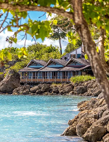 Restaurant Le Zawag en bord de mer sur les rochers à La Créole Beach Hôtel & Spa en Guadeloupe