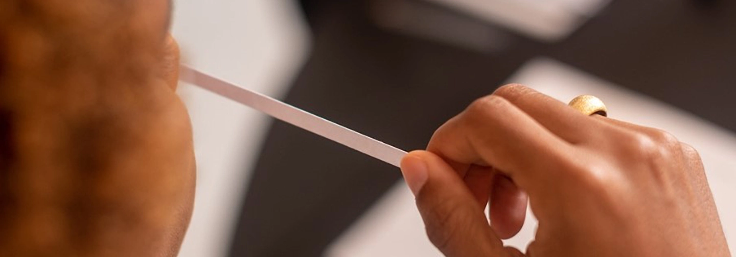 Séance d'olfaction durant un atelier de parfumeur à La Créole Beach Hôtel & Spa