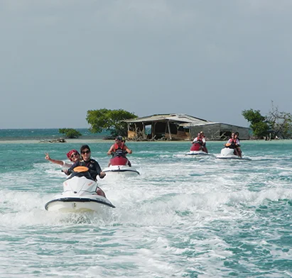 Randonnée en scooter des mers au départ de La Créole Beach Hôtel & Spa.
