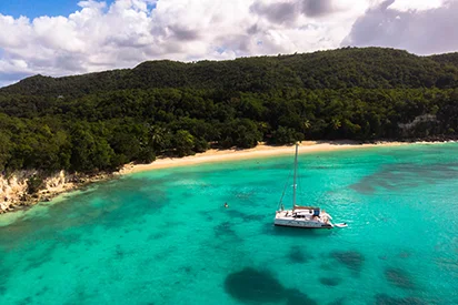Excursión en catamarán a Marie-Galante desde Sainte-Anne en Guadalupe, ofrecida por La Créole Beach Hotel & Spa.