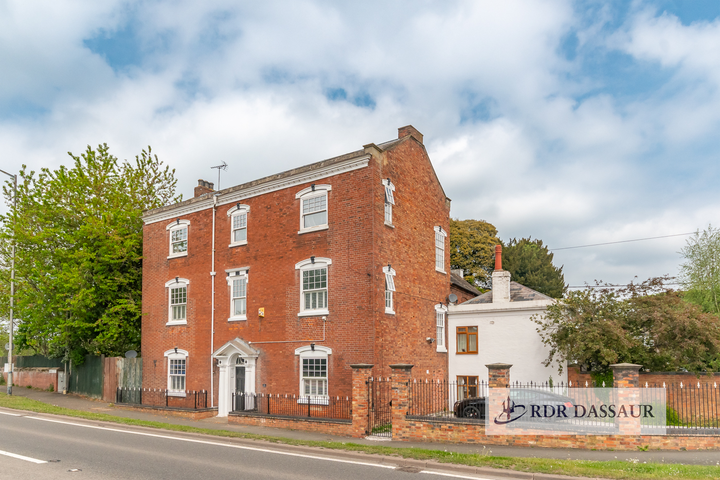 image of vibrant dining space (for a mexican restaurant)