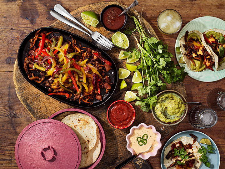 EL TACO TUESDAY | SIZZLING MUSHROOM & BEAN FAJITA PAN