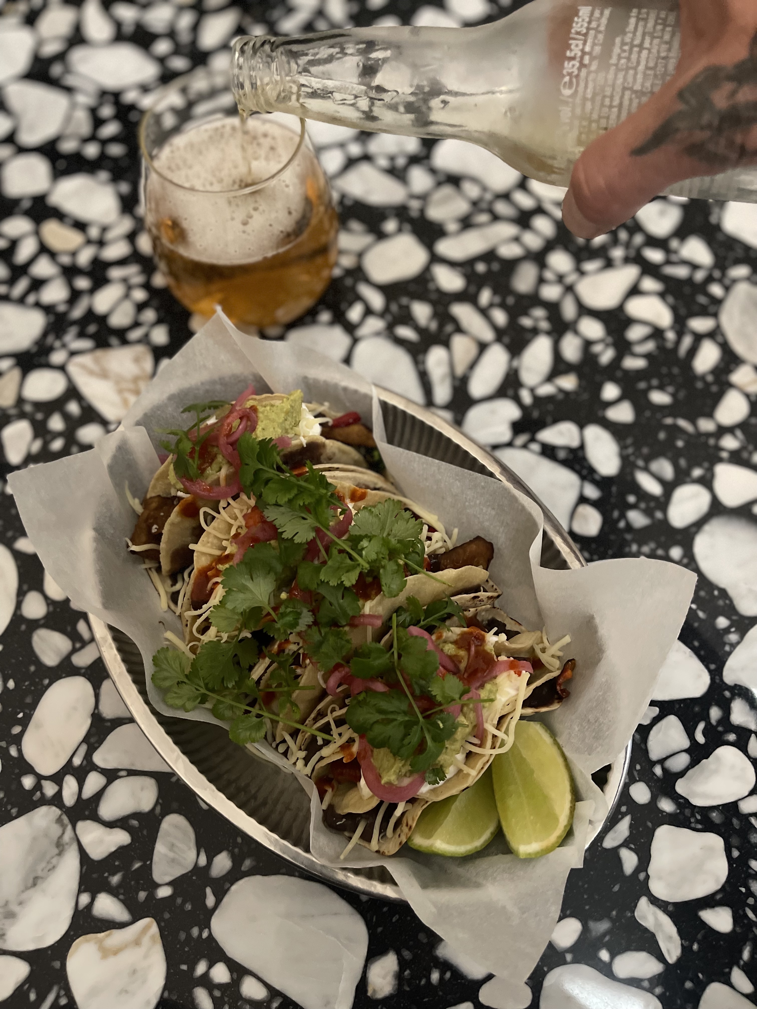 El TACO TRUCK NIKOLA'S | National Taco Day: double decker tacos