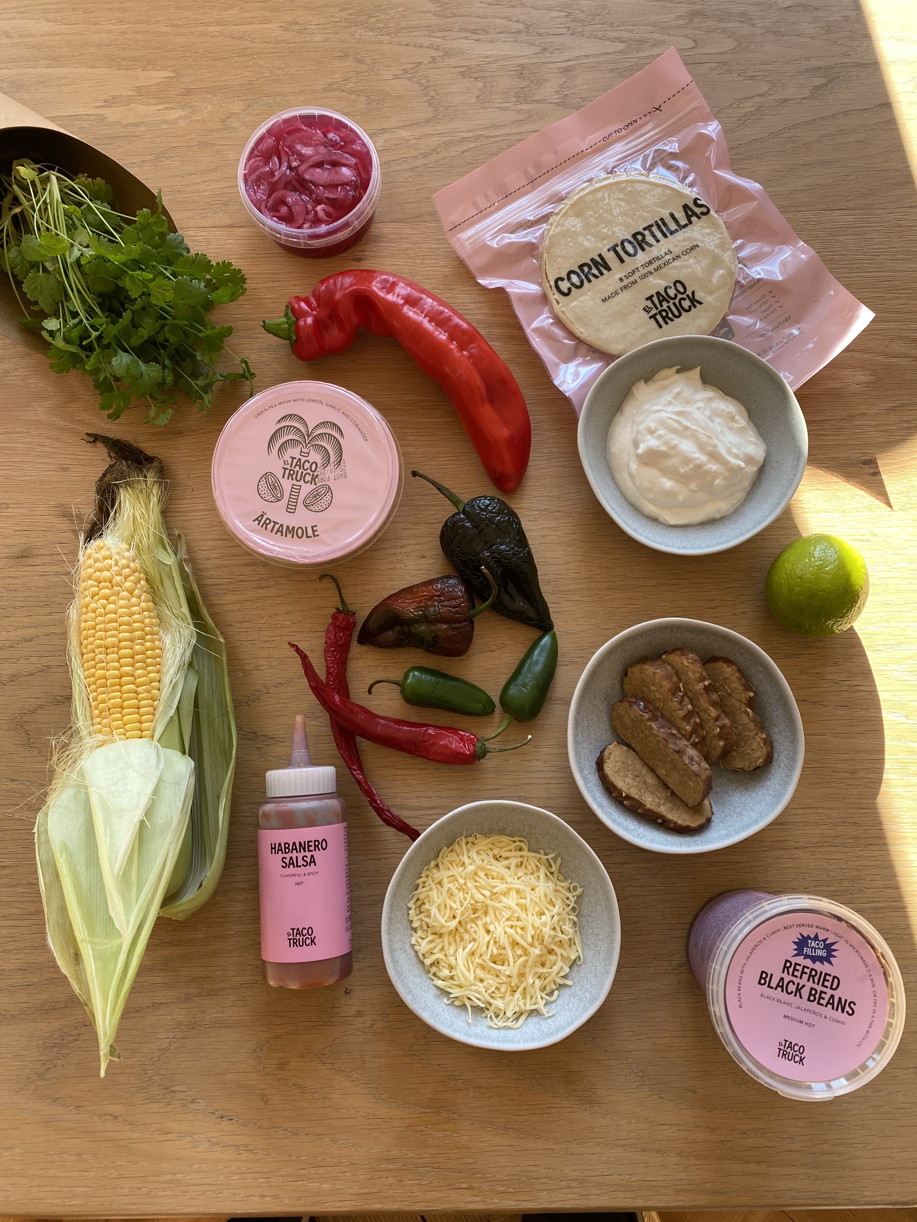 El TACO TRUCK NIKOLA'S | National Taco Day: double decker tacos