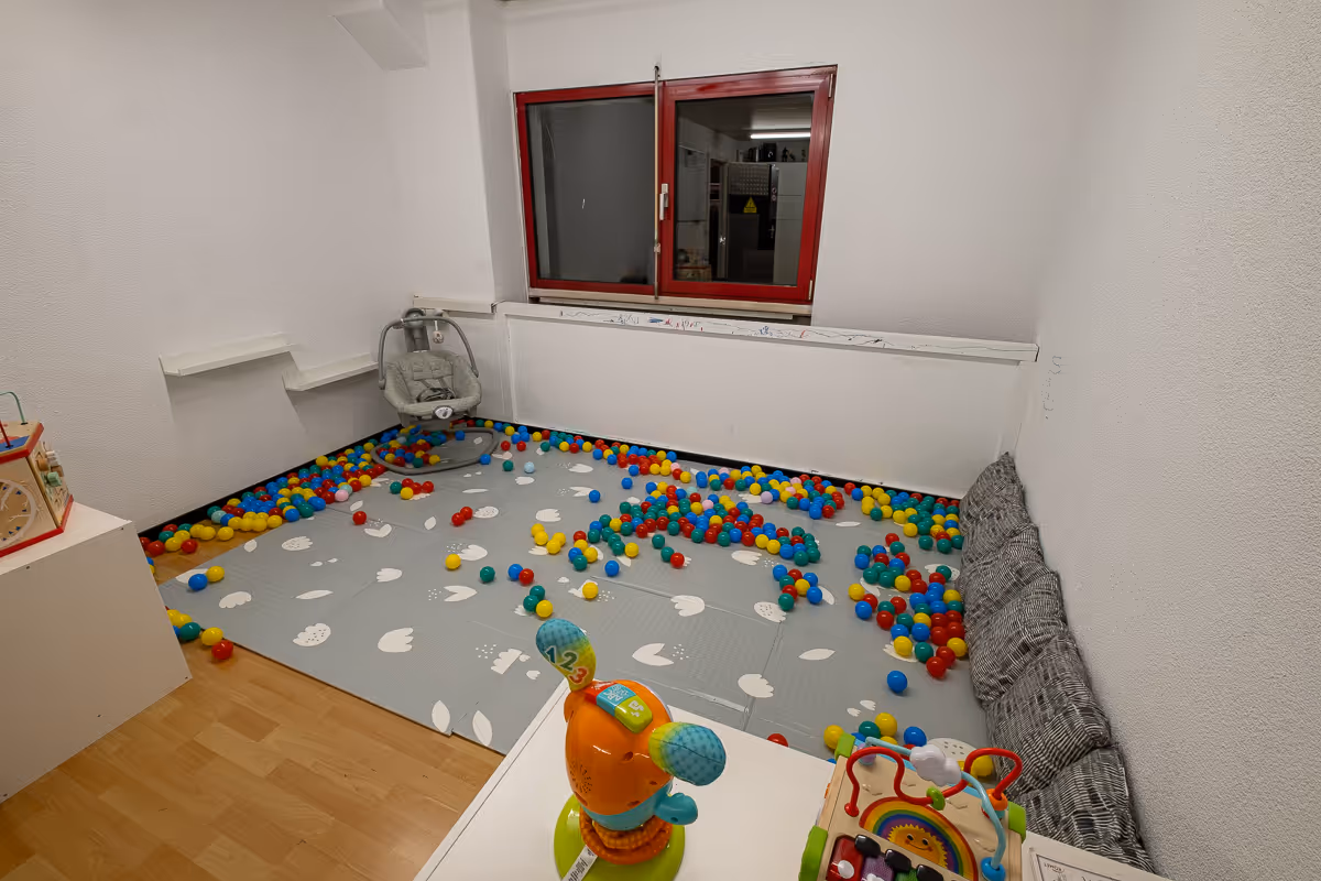 [background image] background image of running track (for a gym)