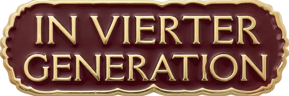 Schild mit der Aufschrift ‚Seit 1970‘ in goldener Schrift auf dunkelrotem Hintergrund.