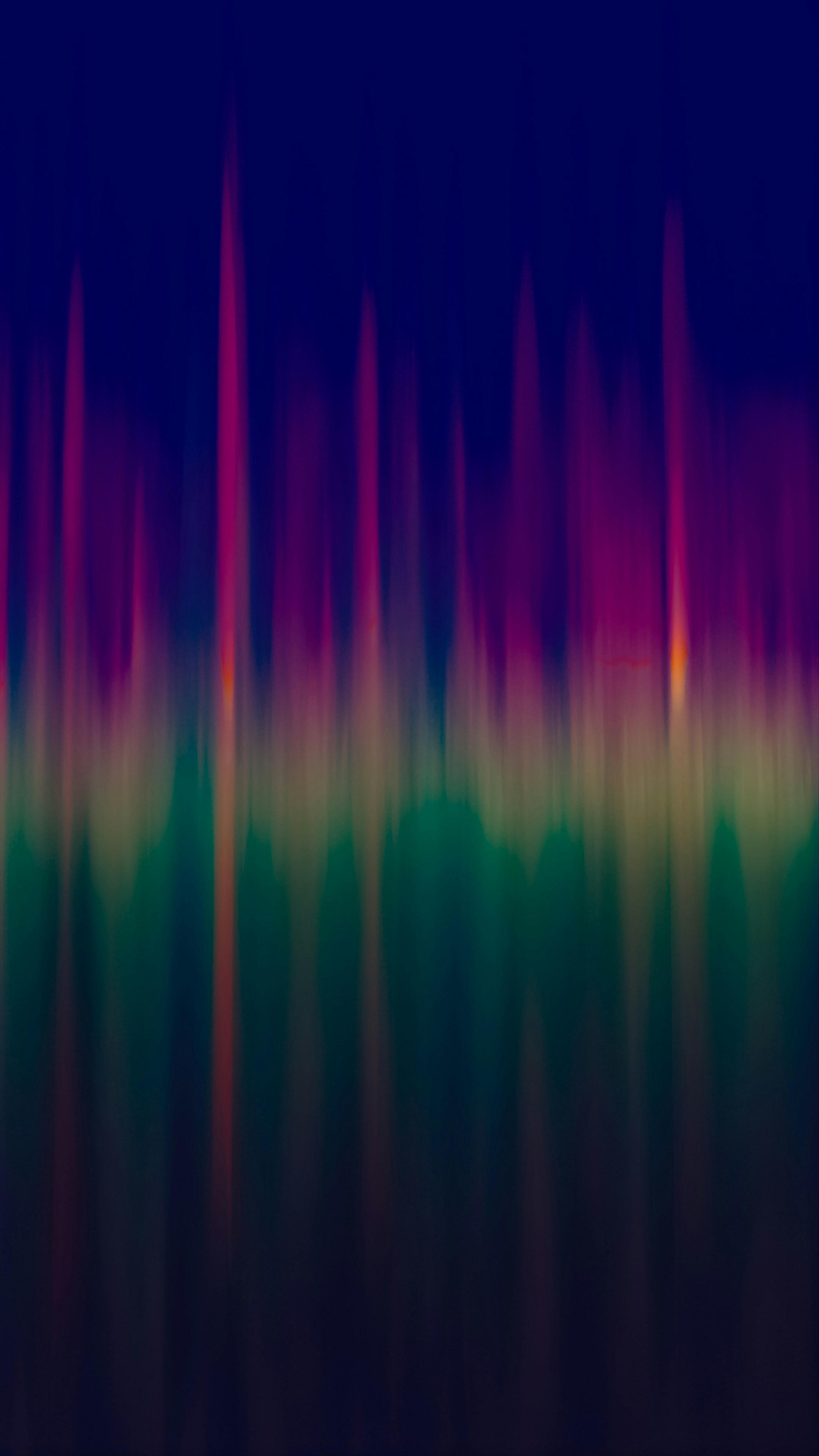 Lignes verticales floues et colorées en dégradé de violet, rose, vert et orange sur fond sombre.