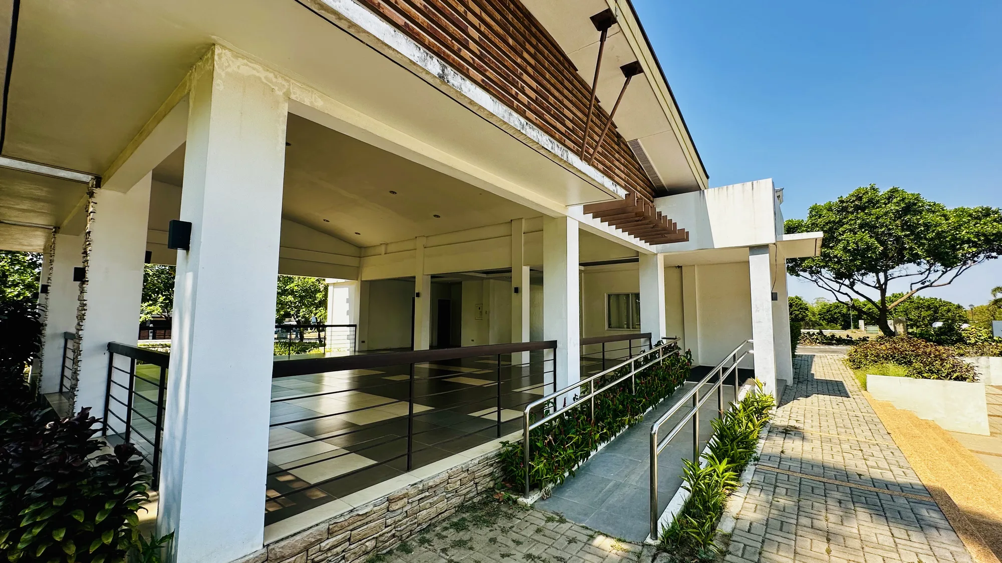 Santa Rosa, Laguna, Singapore