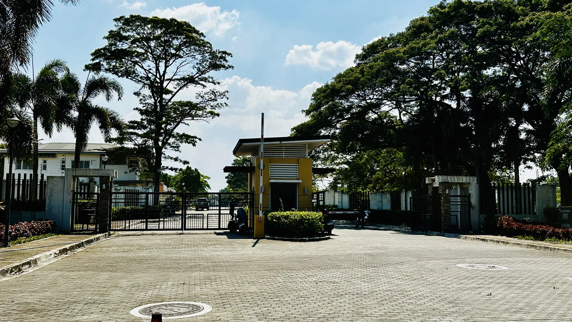 Santa Rosa, Laguna, Singapore
