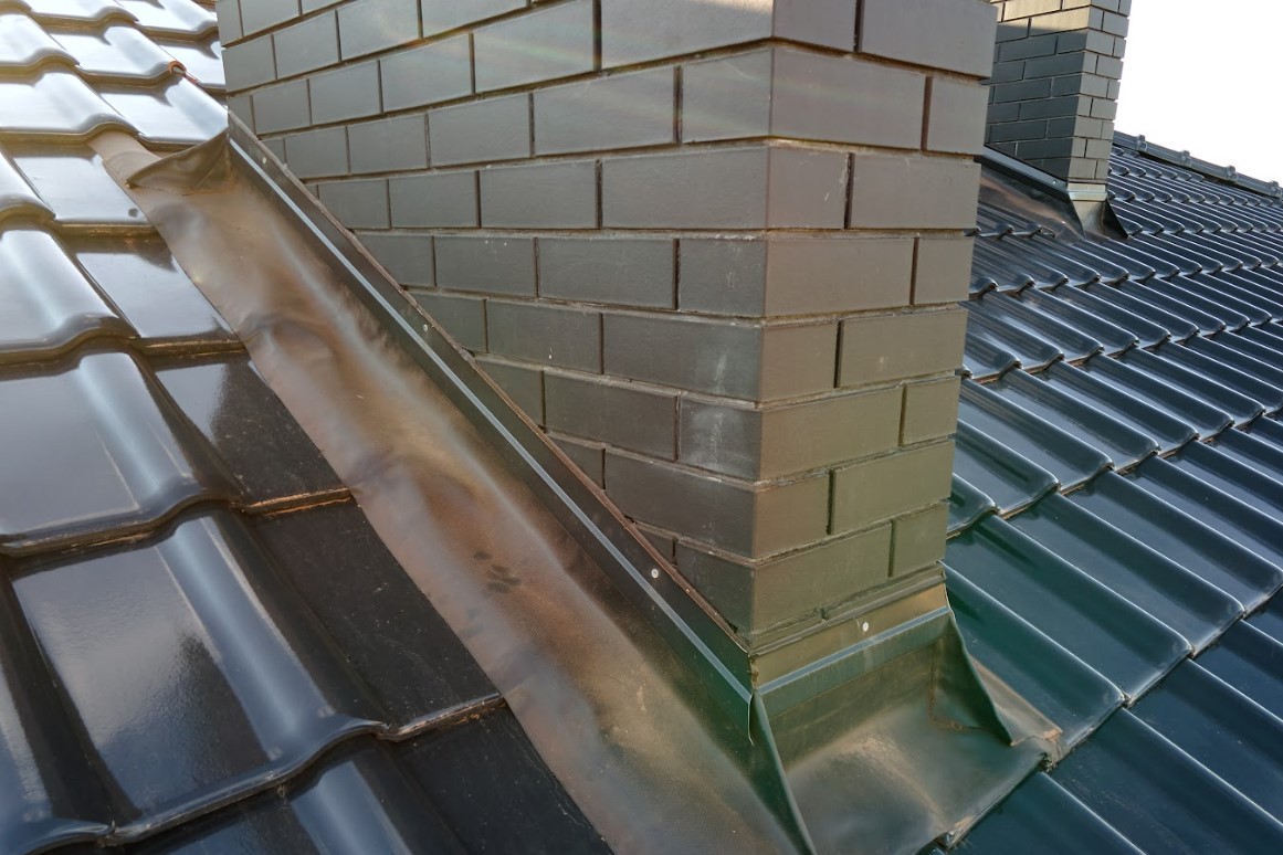 inspect roof flashing