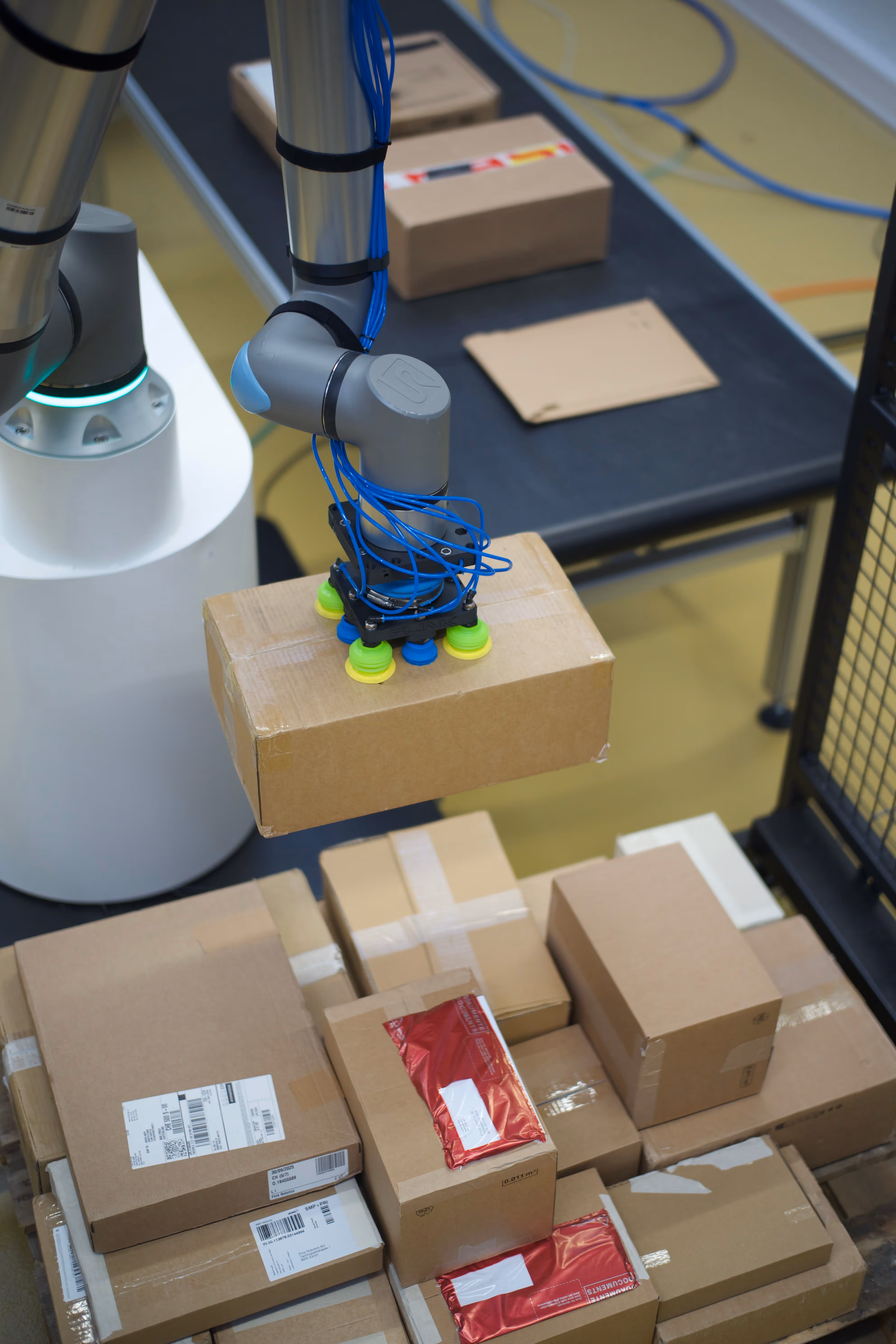 Flinkbot unloading from a cage