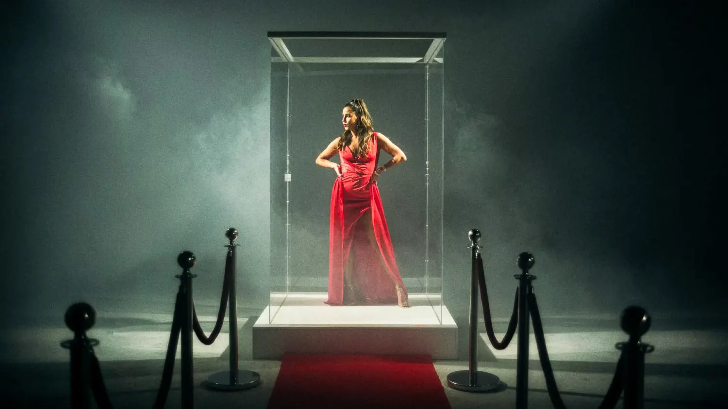 Sarah Engels – Der Glaswürfel.