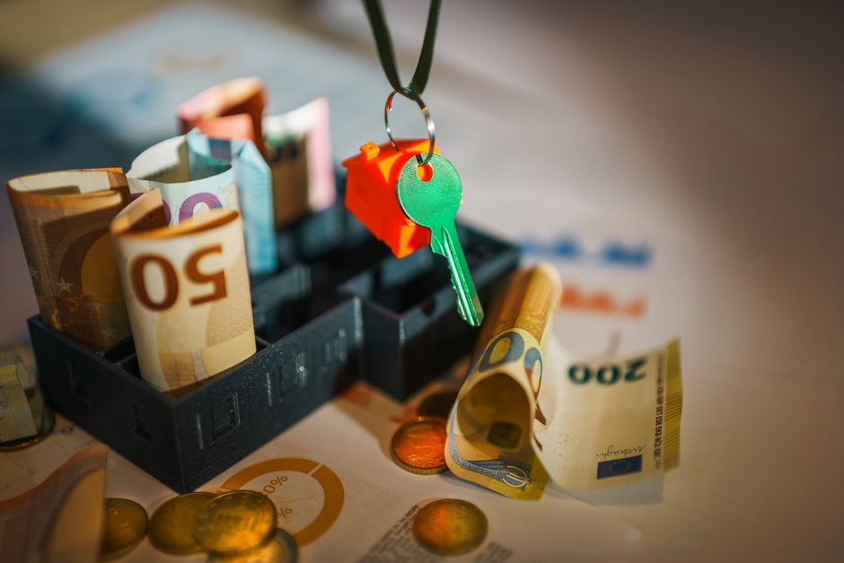 Close-up of Euro banknotes on financial documents and a calculator, depicting financial planning.