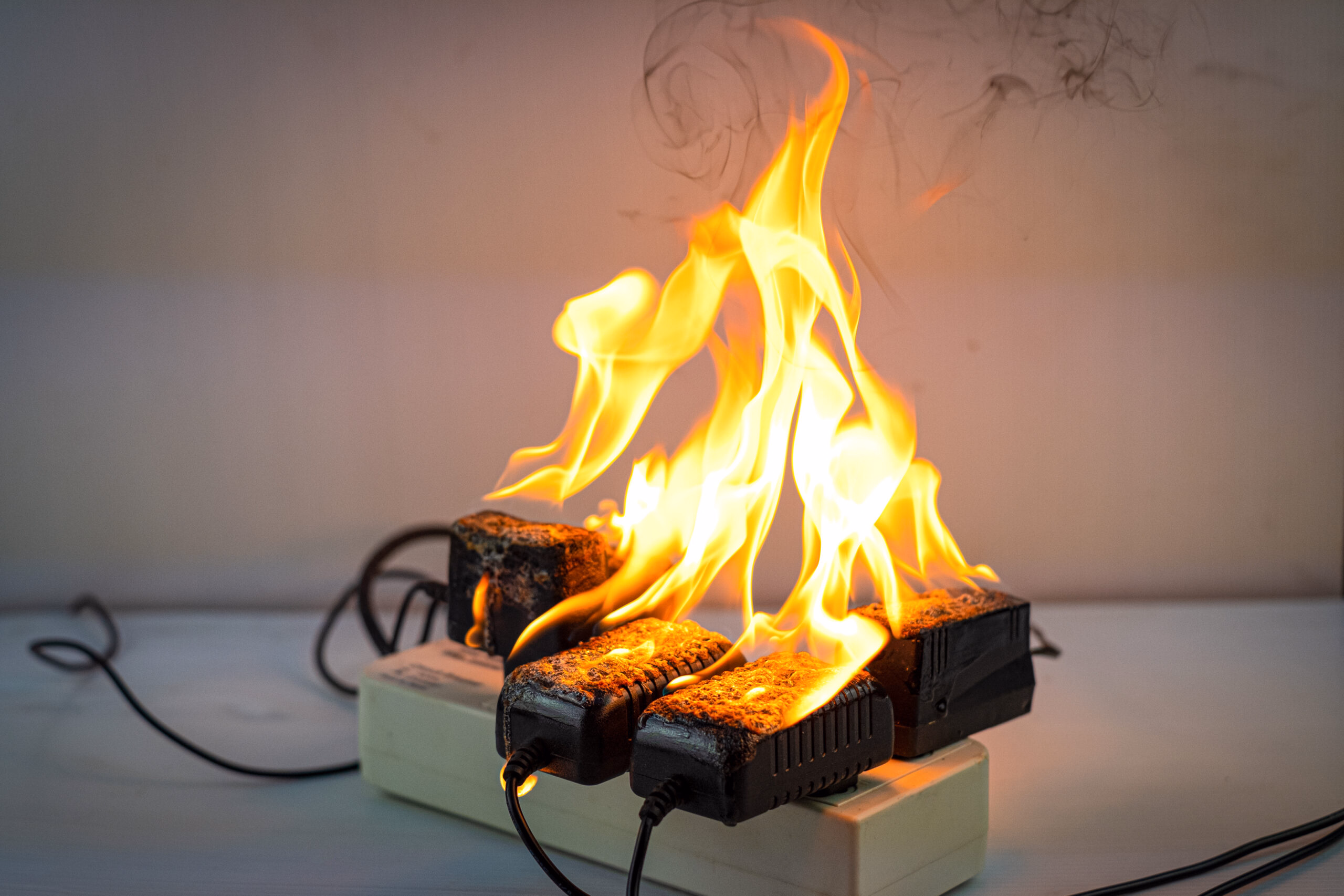 Extention leed having an electrical fire malfunction and is burning the plastic