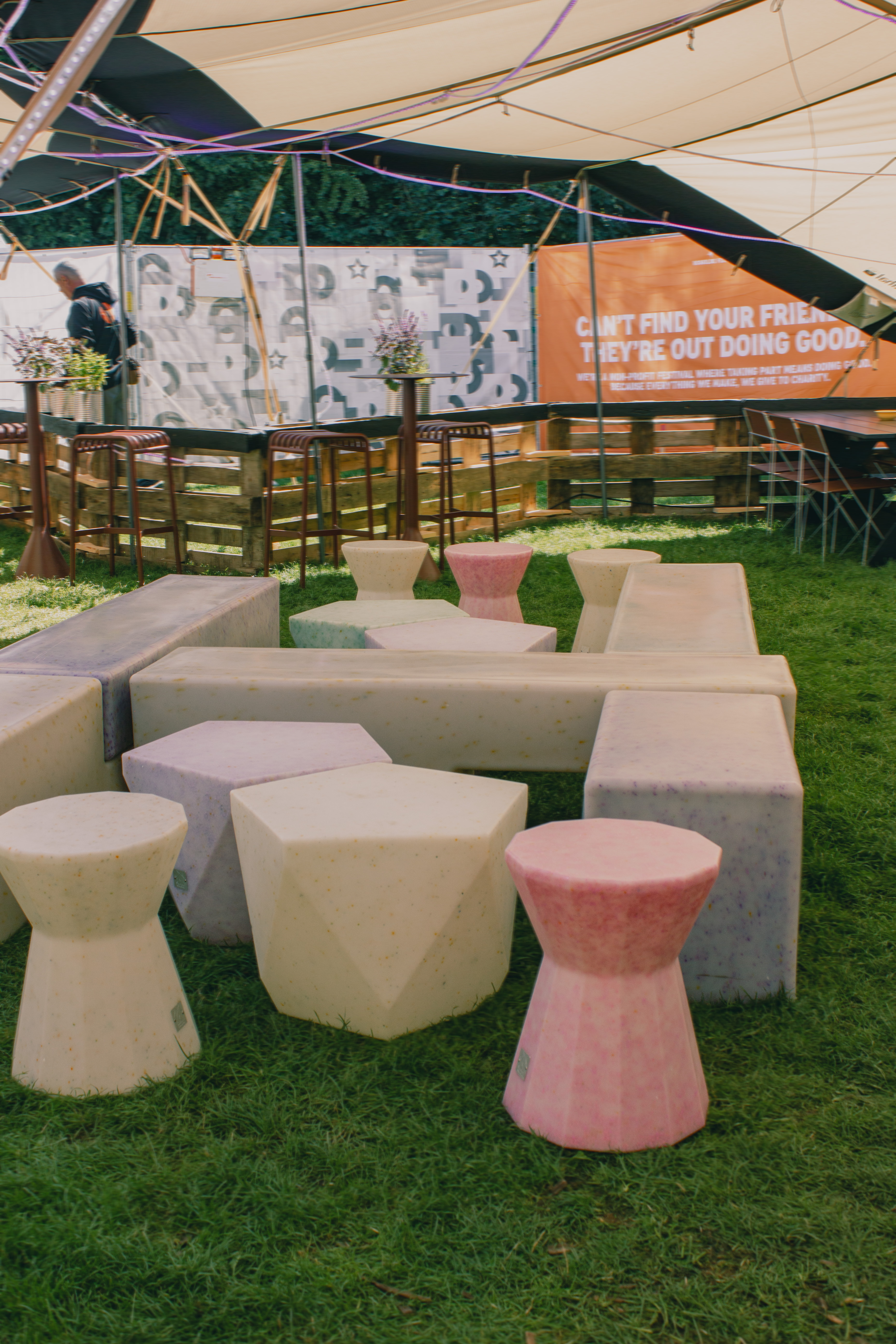 Mobiliario para festivales de plastico reciclado