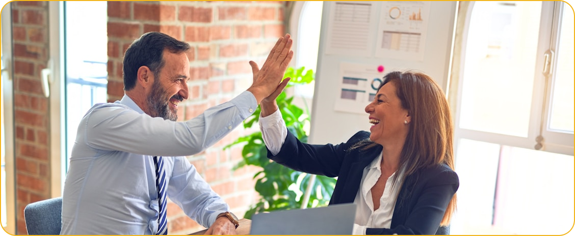 Two peoples giving hi 5