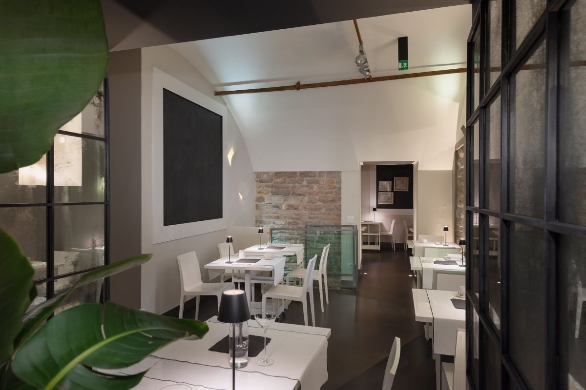 Gombit Hotel