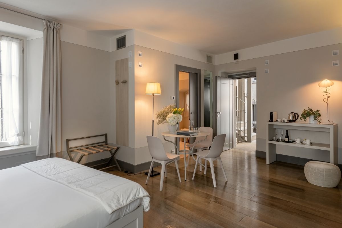 Gombit Hotel