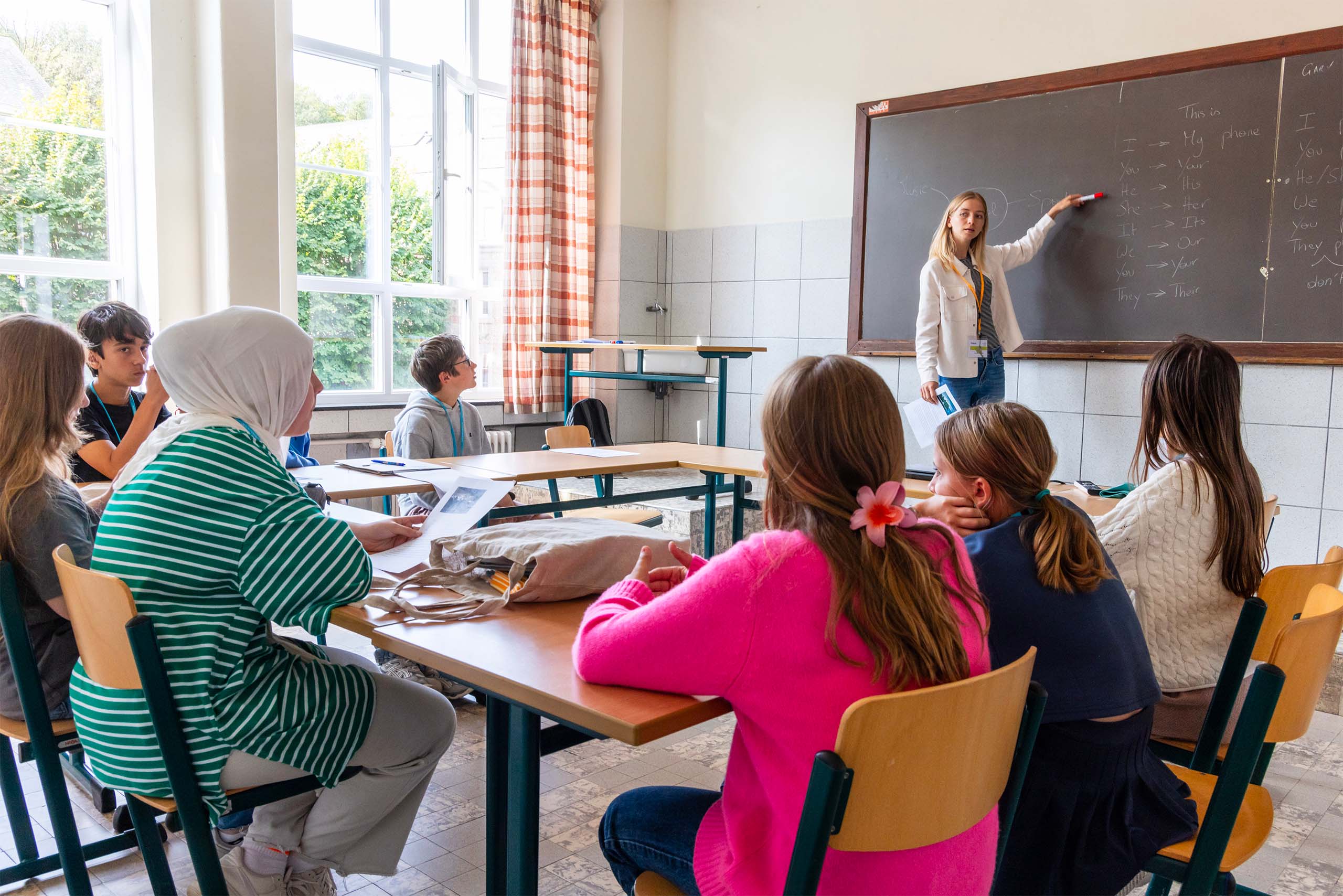 Jongeren in de klas, in het CERAN-centrum in Ferrières (België)