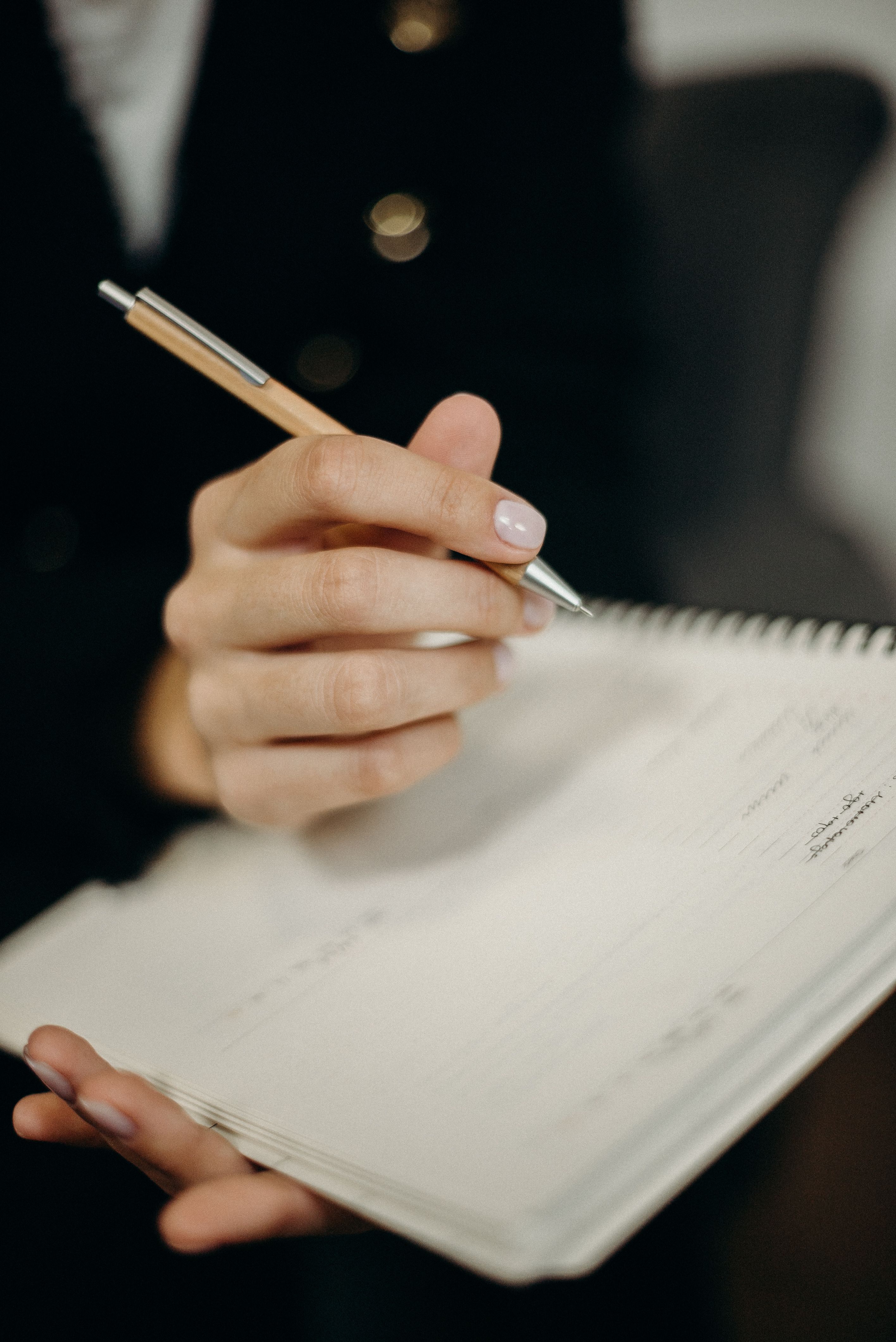 Virtual assistant handling new lead intake and customer follow-up.