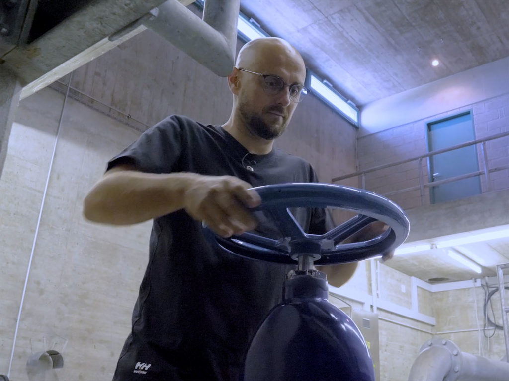 Yann Antille serre une vanne