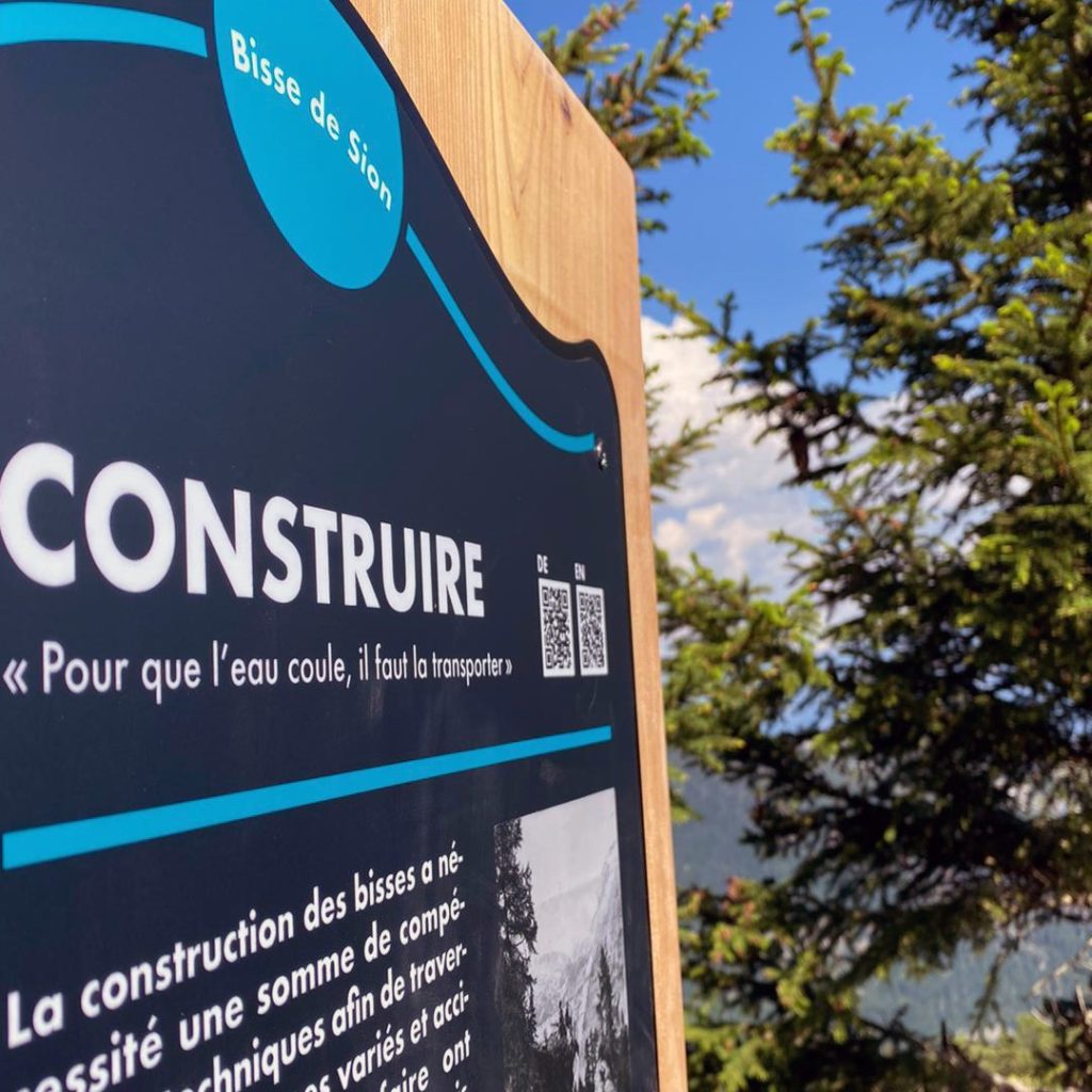 Détail d'un panneau sur le chemin des bisses de Sion
